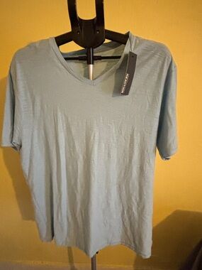 Kenneth Cole Reaction Light Blue V-Neck Short Sleeve Tee